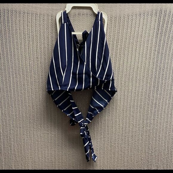 Women’s unbranded blue and white striped Frank price halter top - Picture 2 of 3